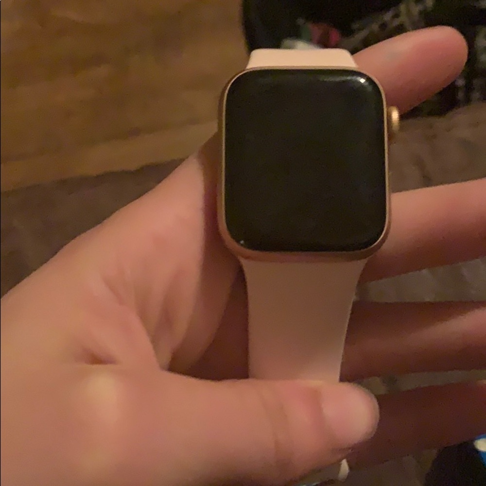 Apple Series 5 Watch 40mm With Band